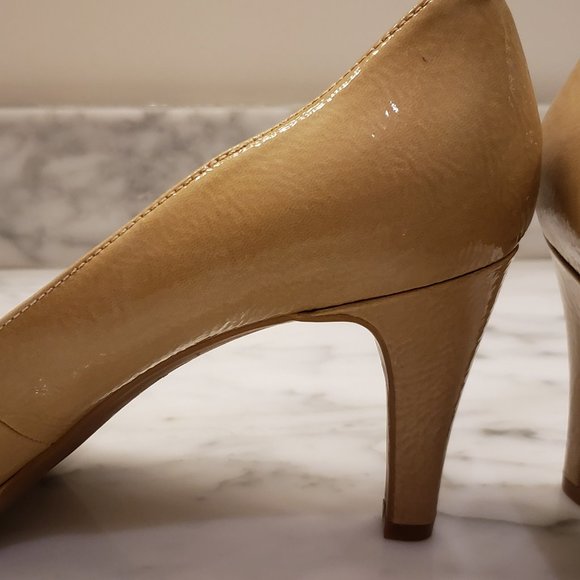Naturalizer Lennox Taupe Nude Patent Court Shoe - 7.5 - Picture 4 of 11